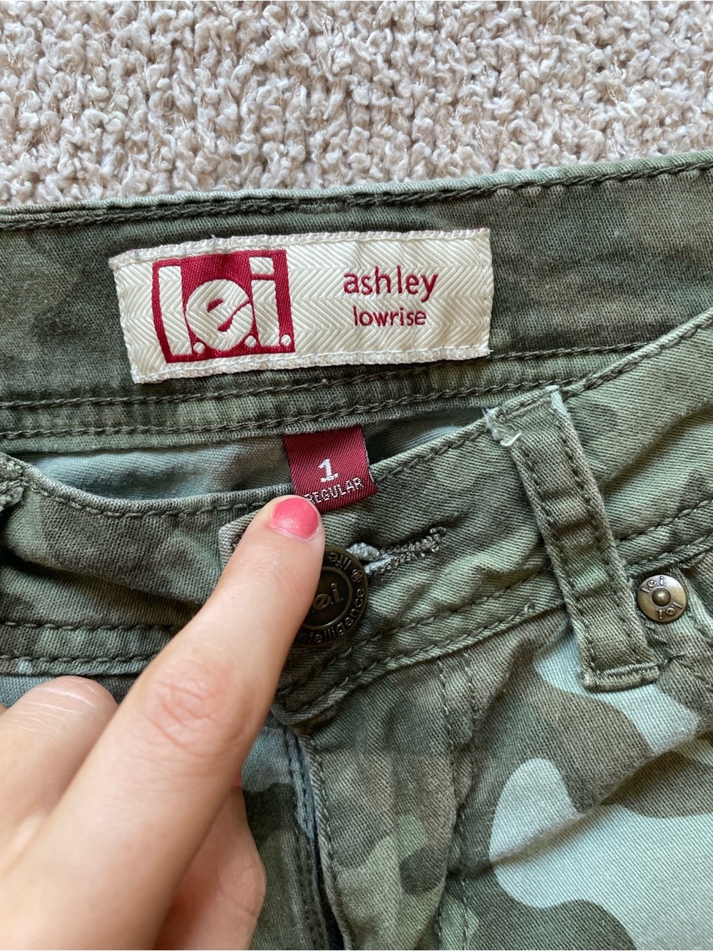 Lei Camo Ashley Low Rise Skinny Jeans - Size 1 - Picture 5 of 5